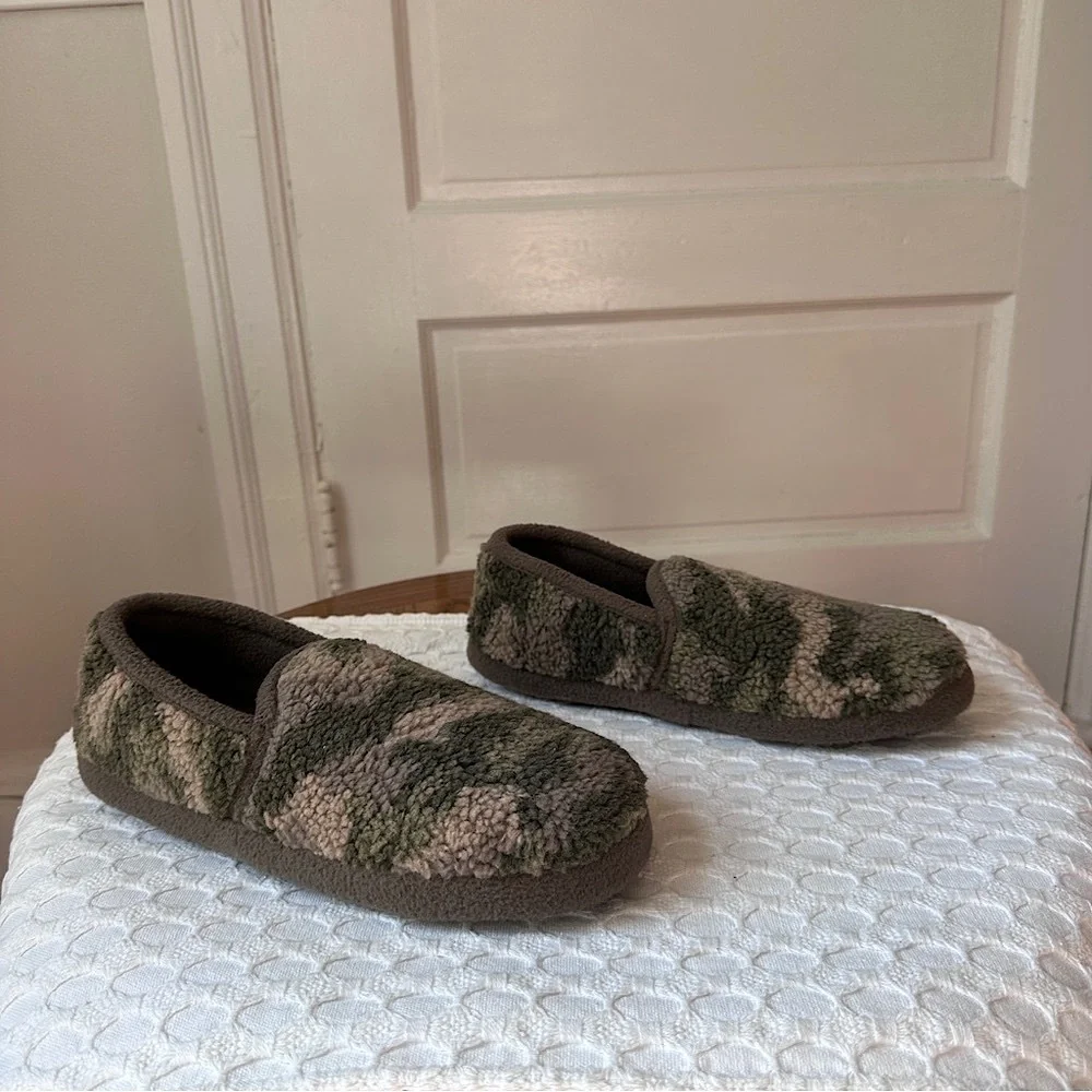 3/$20💥‎ Camouflage Fleece Slippers Kids Sz 6 Cozy Wonder Nation NWOT Loungewear